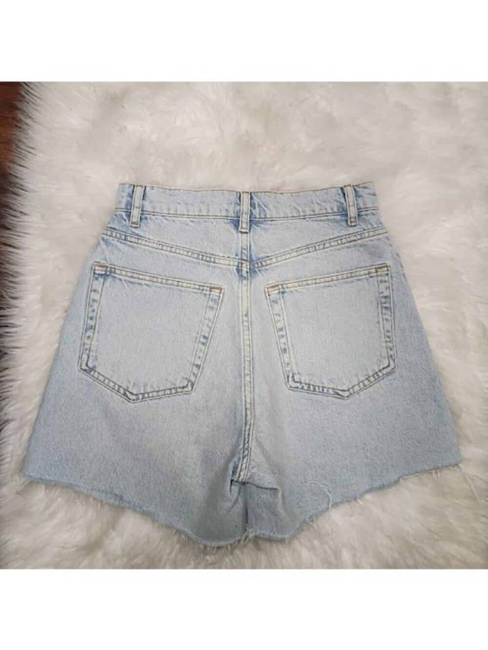 Reformation High-Waisted SZ 25 Denim Mom Shorts Frayed Hem Light Wash - Picture 3 of 11